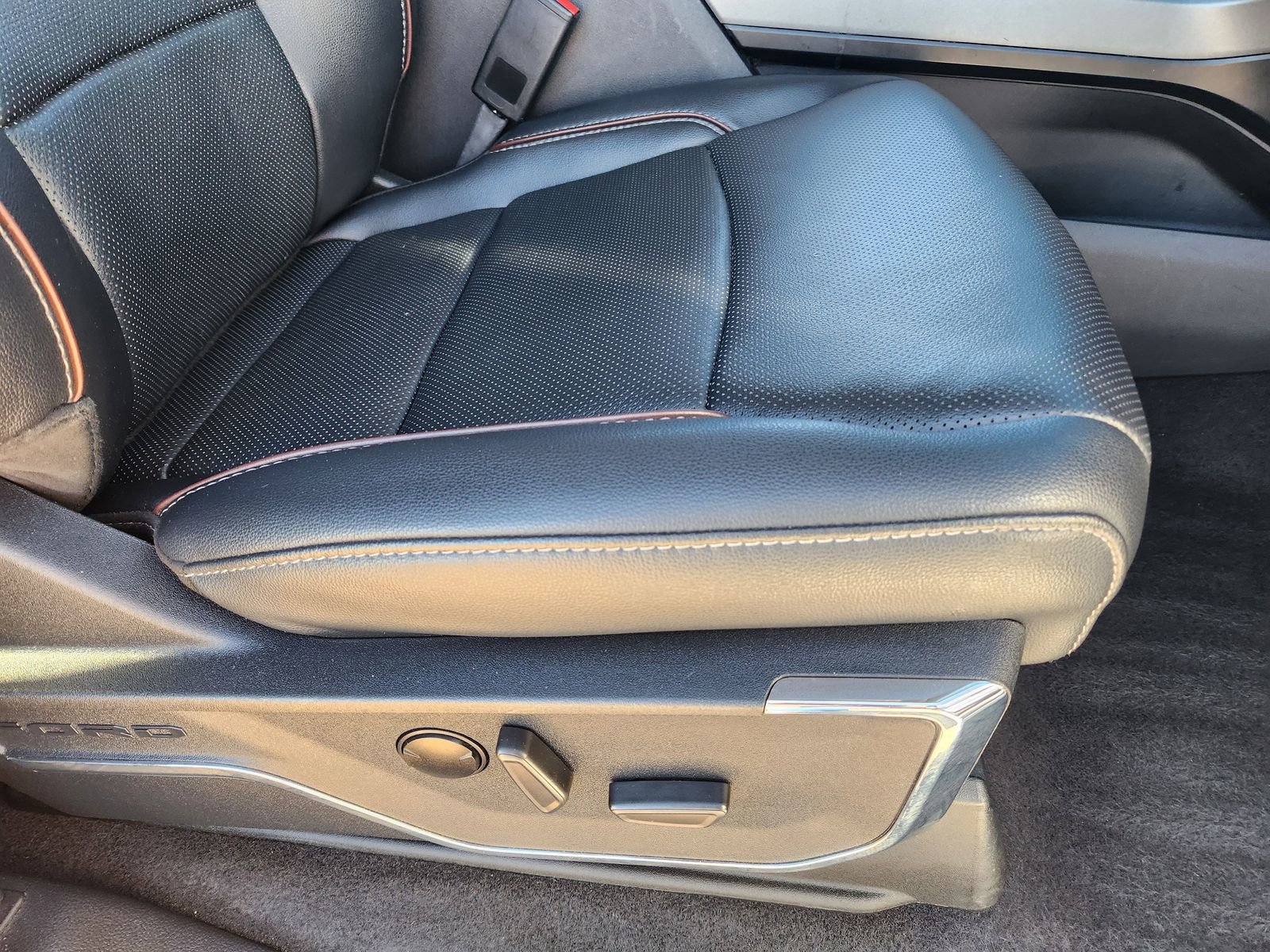 Used 2023 Ford F150 Lariat image 28