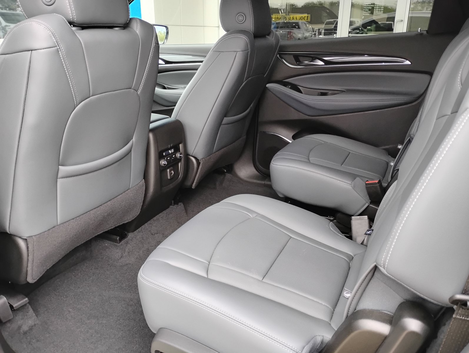 Used 2023 Buick Enclave Essence AWD/4WD image 27