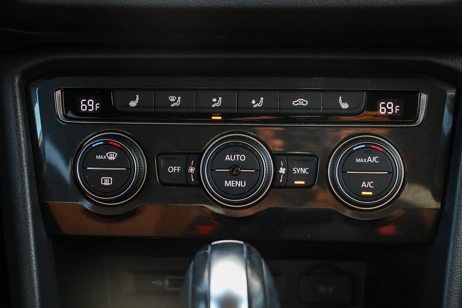 Used 2018 Volkswagen Tiguan SE image 15