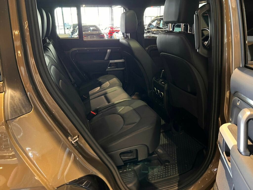 Used 2023 Land Rover Defender 110 X-Dynamic SE image 28