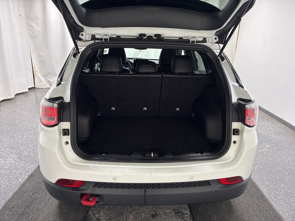 Used 2025 Jeep Compass Trailhawk AWD/4WD image 6