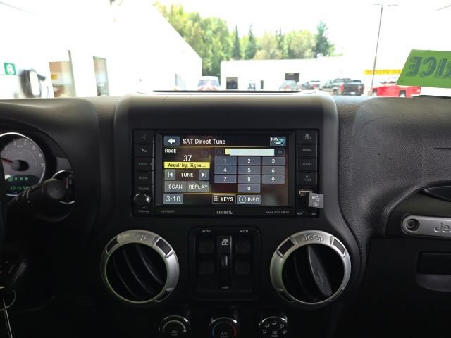 Used 2015 Jeep Wrangler Unlimited Sahara w/ Connectivity Group AWD/4WD image 9