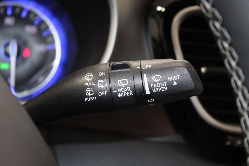 Used 2024 Chrysler Pacifica Touring-L image 40