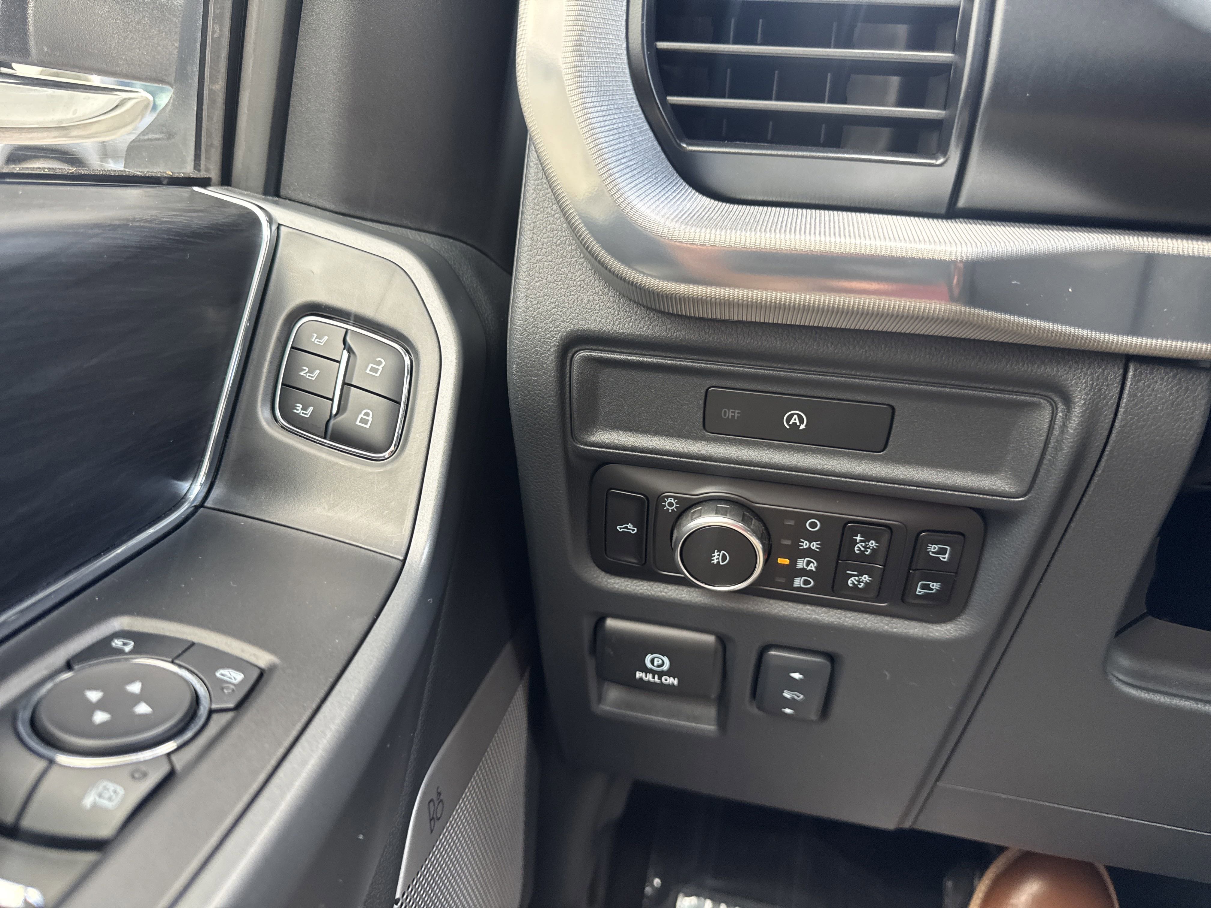 New 2025 Ford F150 Lariat w/ Equipment Group 502A High image 34