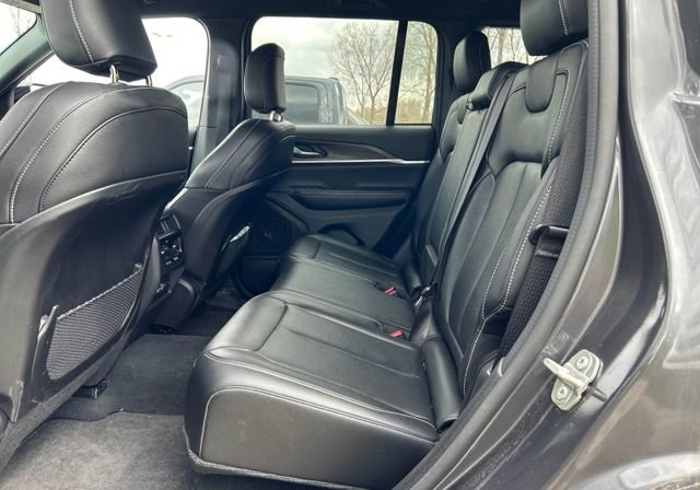 Used 2024 Jeep Grand Cherokee Limited w/ Black Appearance Package image 10