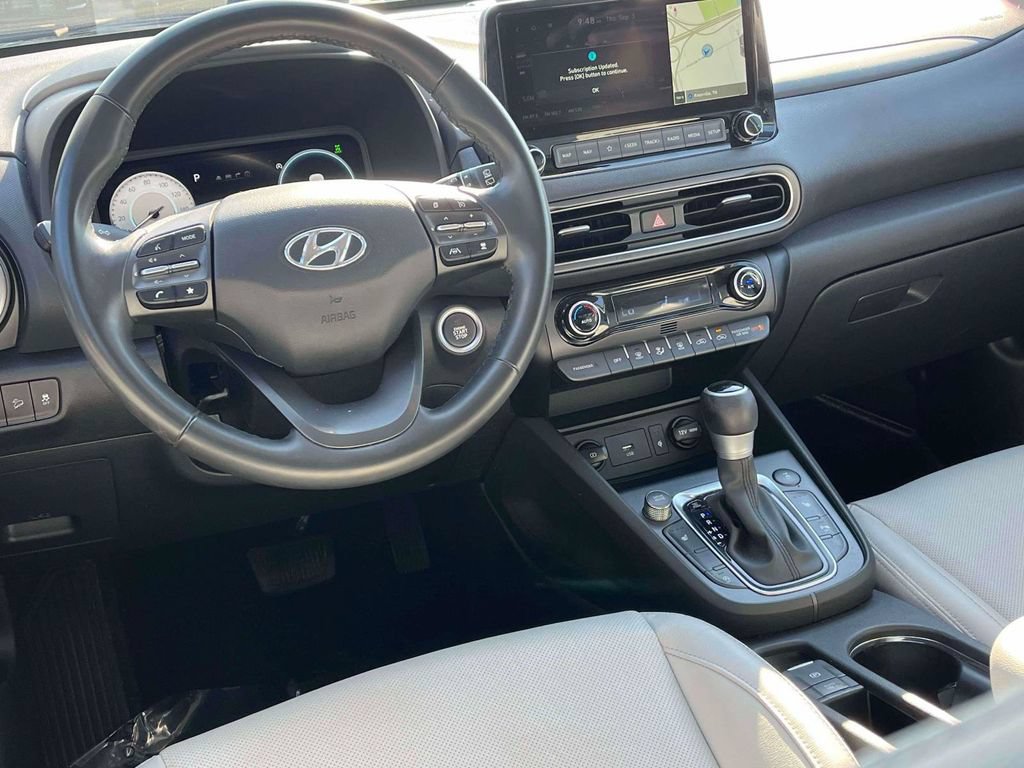 Used 2022 Hyundai Kona Limited AWD/4WD image 2