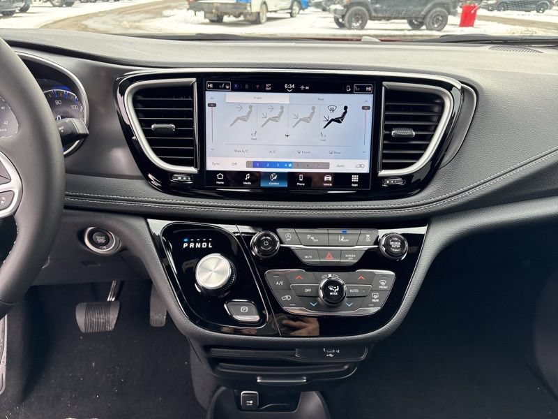 New 2026 Chrysler Pacifica Select AWD/4WD image 32