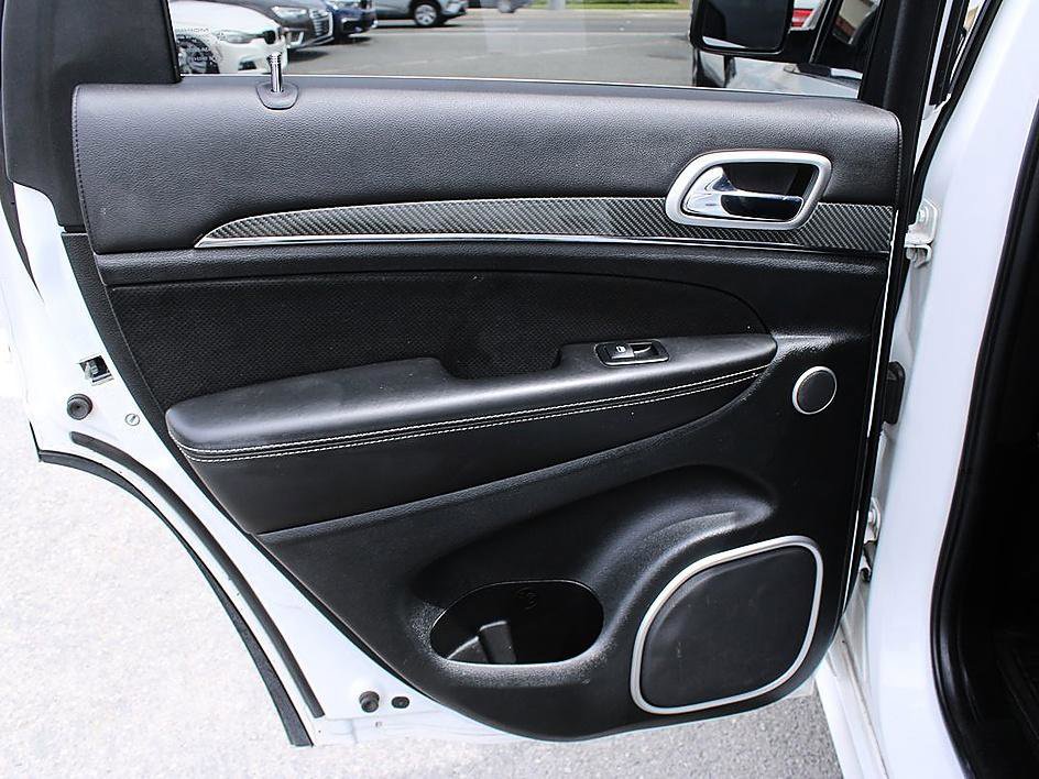 Used 2015 Jeep Grand Cherokee SRT w/ Luxury Group II AWD/4WD image 17