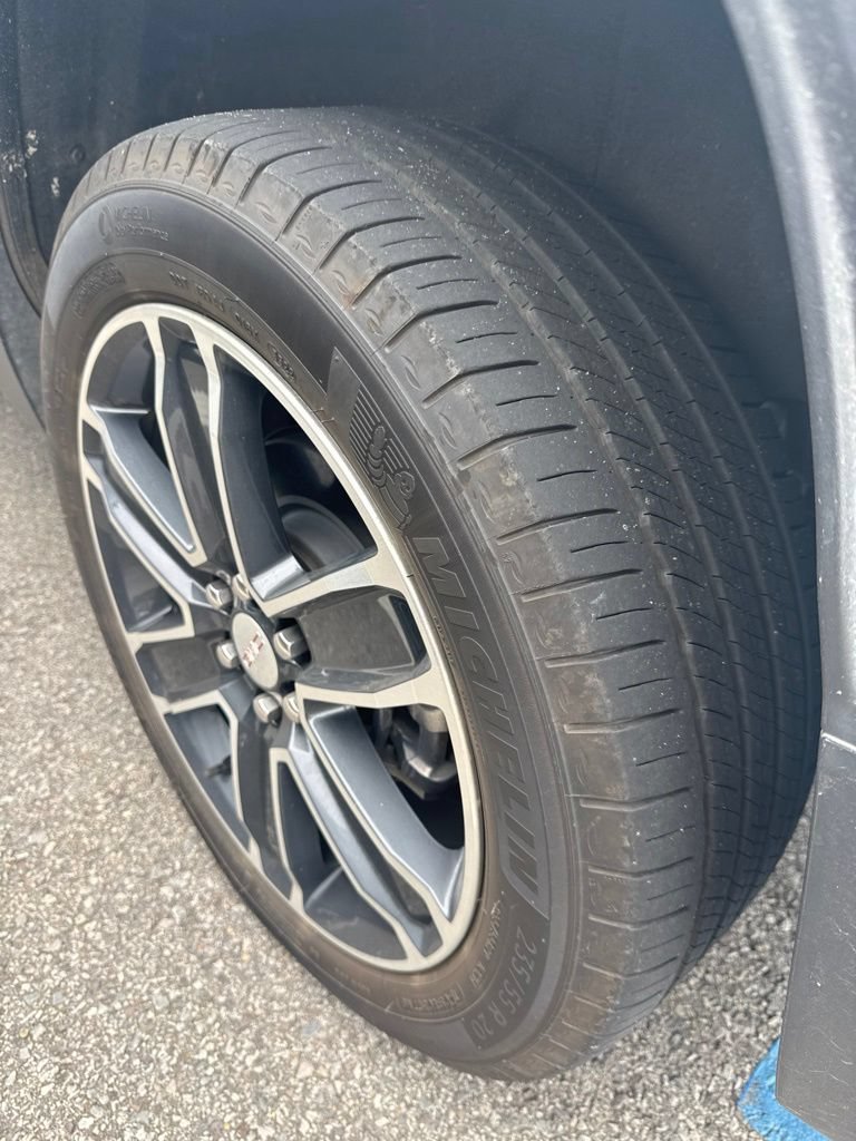 Used 2023 GMC Acadia SLT w/ Technology Package FWD image 6