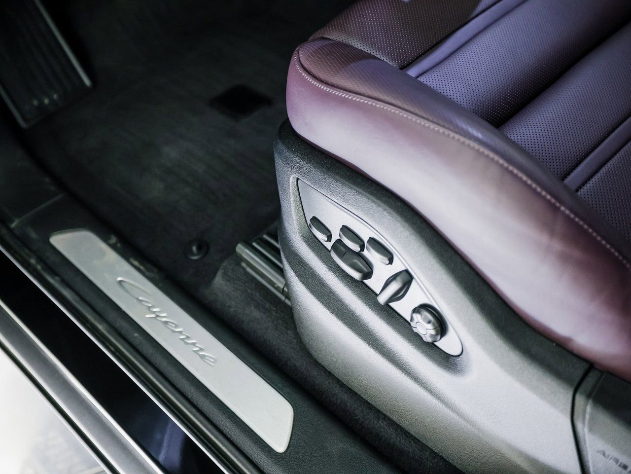 Certified 2025 Porsche Cayenne Coupe image 14