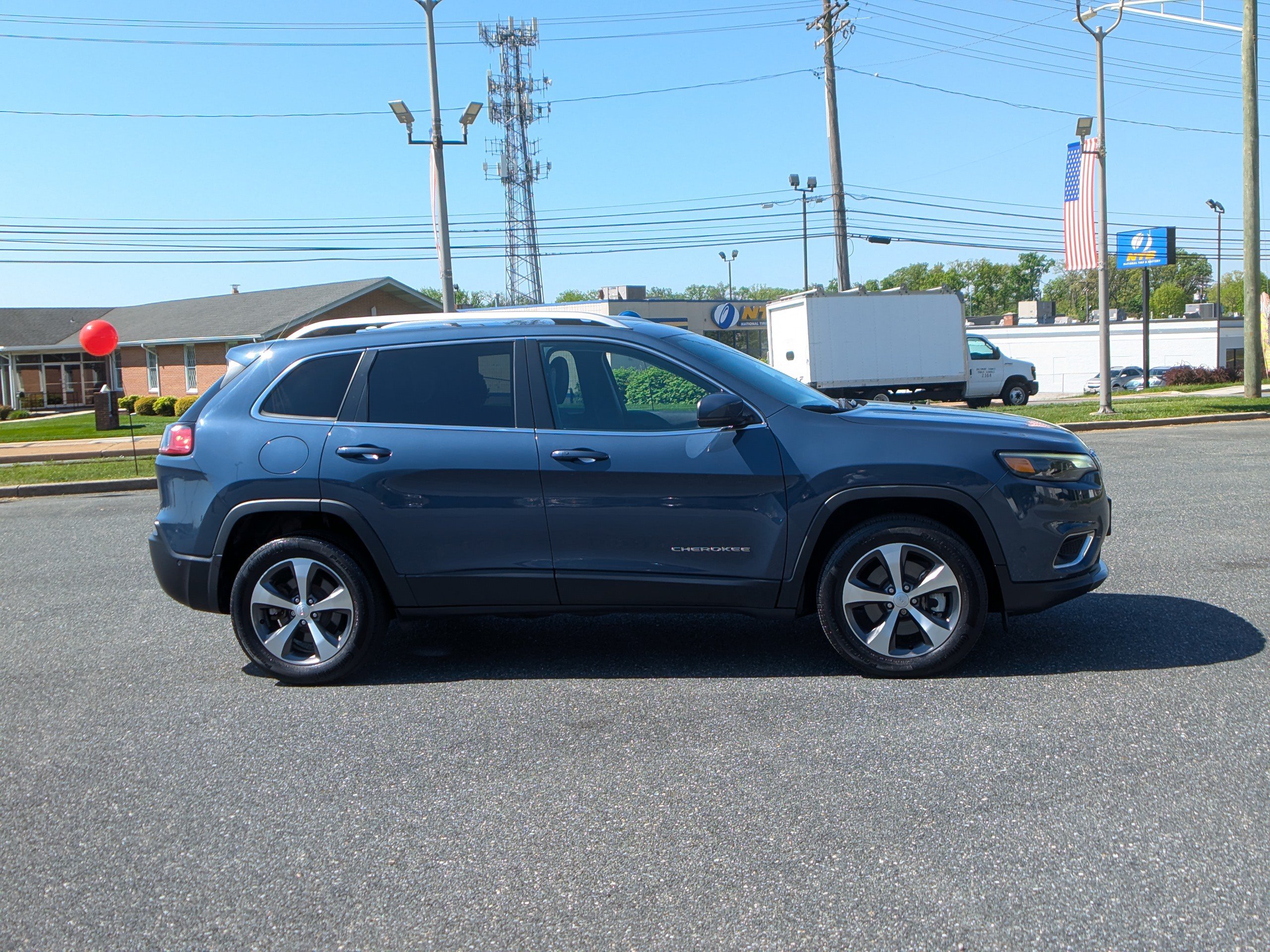 Used 2021 Jeep Cherokee Limited AWD/4WD image 11