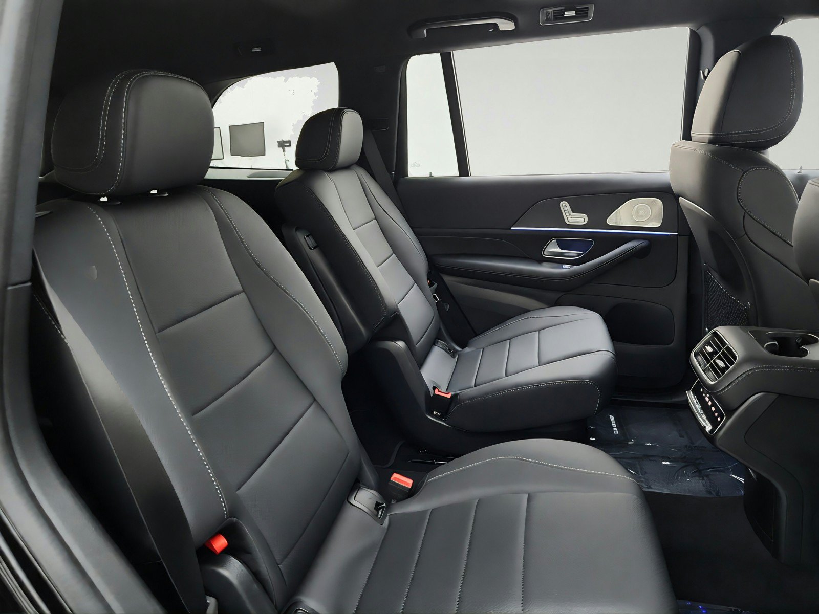 Certified 2026 Mercedes-Benz GLS 450 4MATIC w/ AMG Line Exterior image 33
