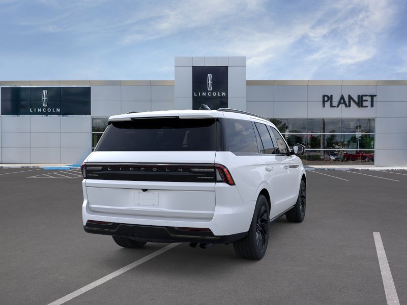 New 2026 Lincoln Navigator Reserve w/ Jet Appearance Package image 8