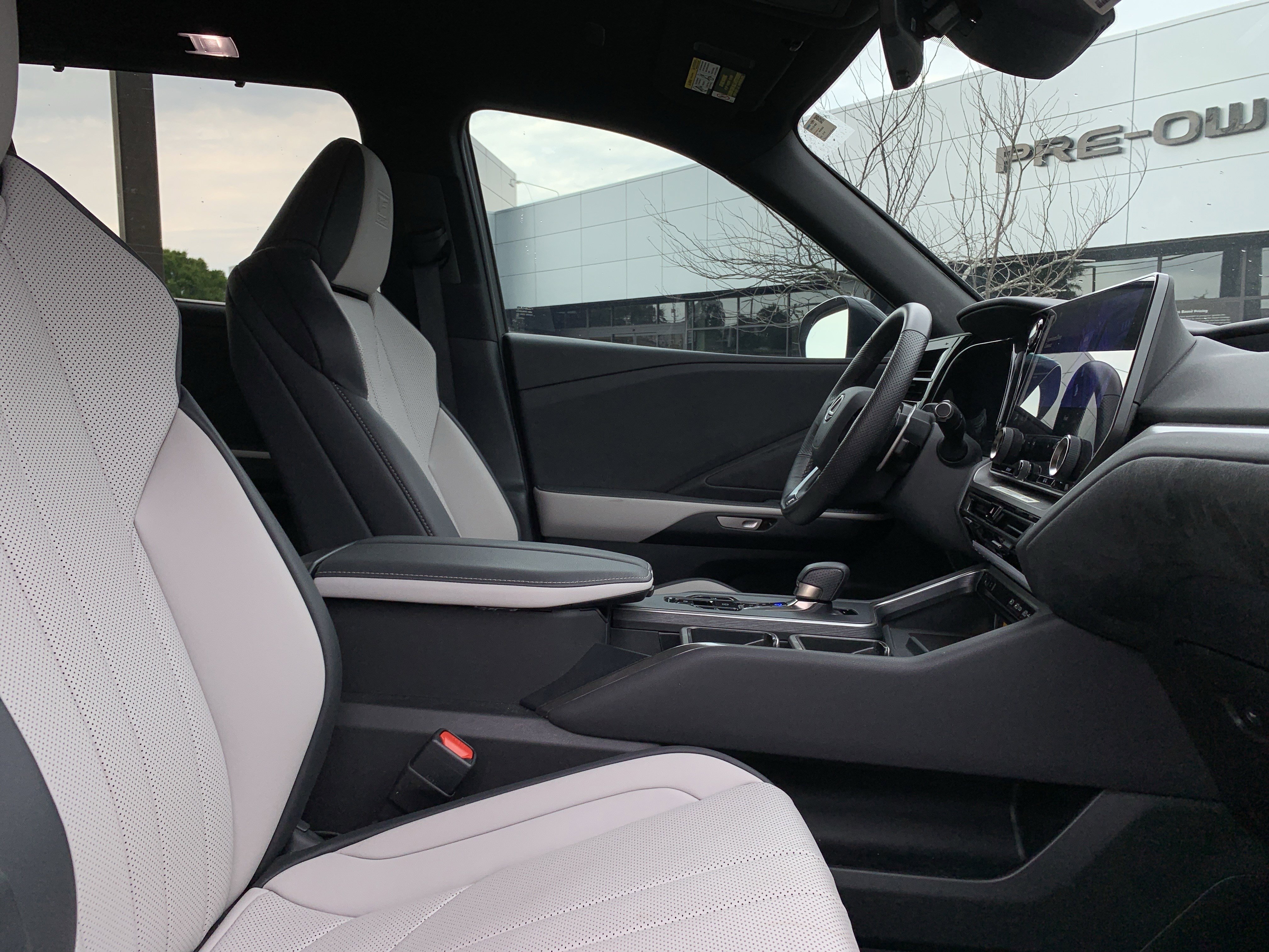 Used 2025 Lexus TX 500h AWD w/ Technology Package image 35