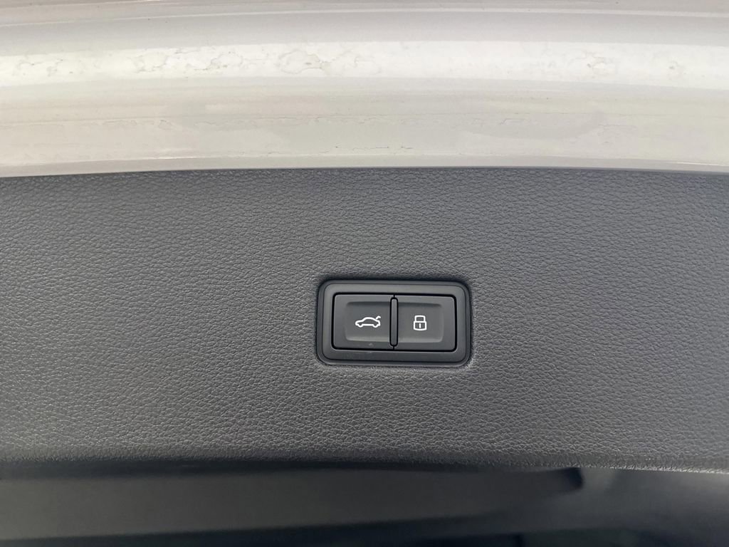 Used 2023 Audi RS Q8 w/ Black Optic Package image 17