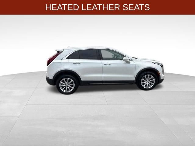 Used 2019 Cadillac XT4 Luxury w/ Cold Weather Package FWD image 8