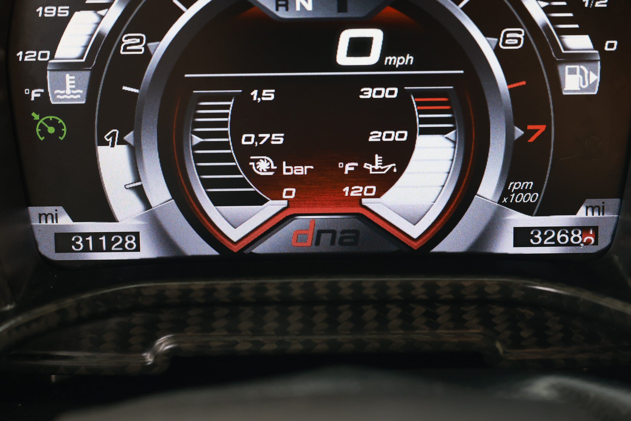 Used 2015 Alfa Romeo 4C Launch Edition w/ Convenience Group RWD image 56