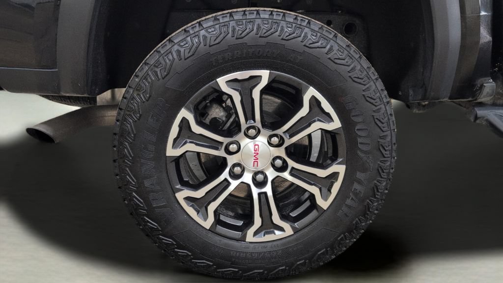 Used 2025 GMC Canyon AT4 w/ LPO, Off Road Lift Package AWD/4WD image 29
