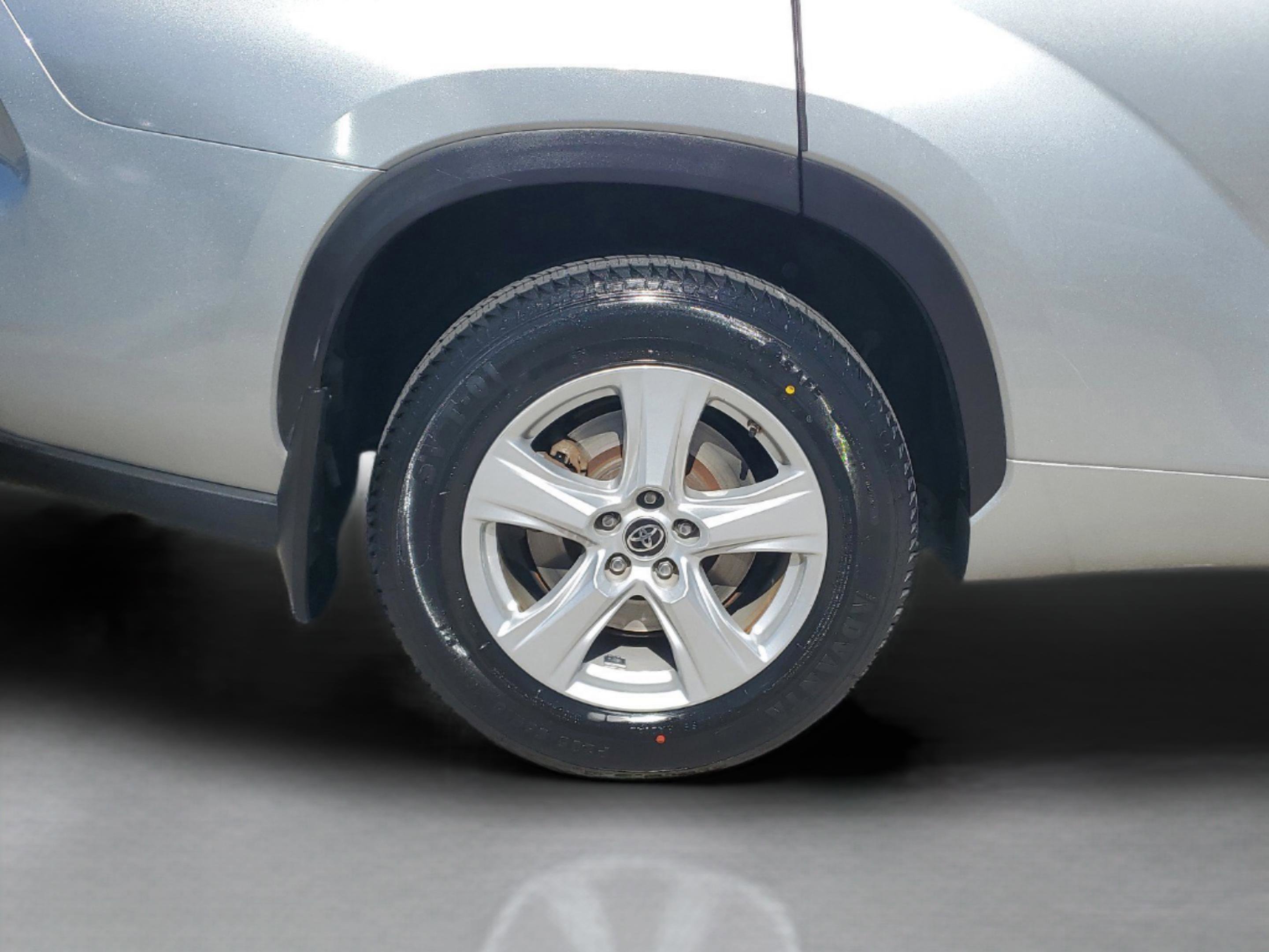 Used 2020 Toyota Highlander L image 5