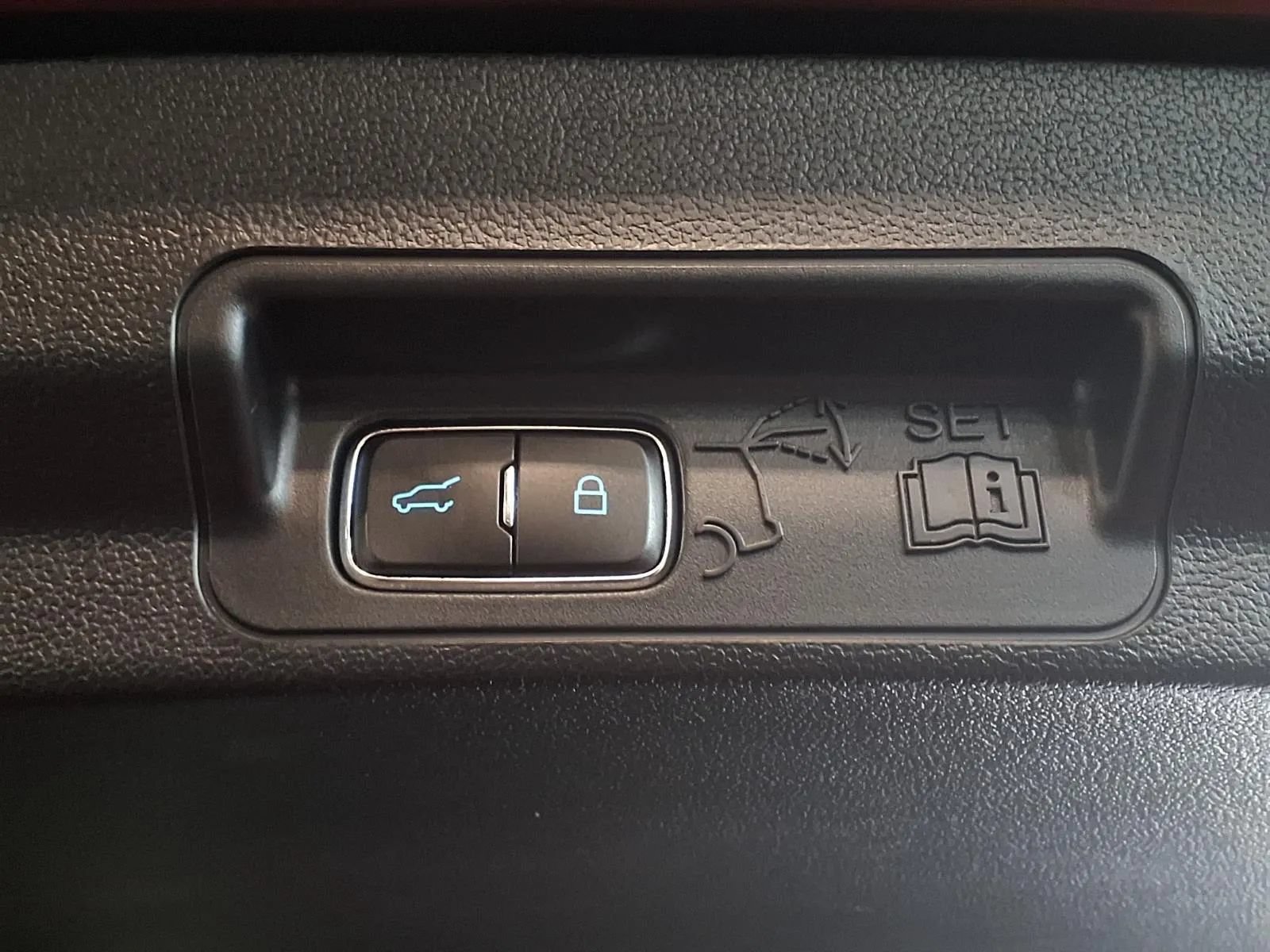 Used 2023 Ford Explorer ST-Line RWD image 8