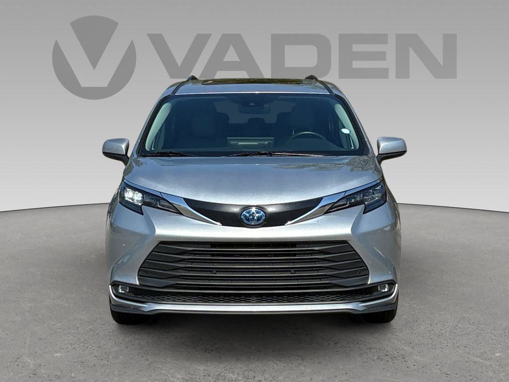 Used 2025 Toyota Sienna XLE image 26