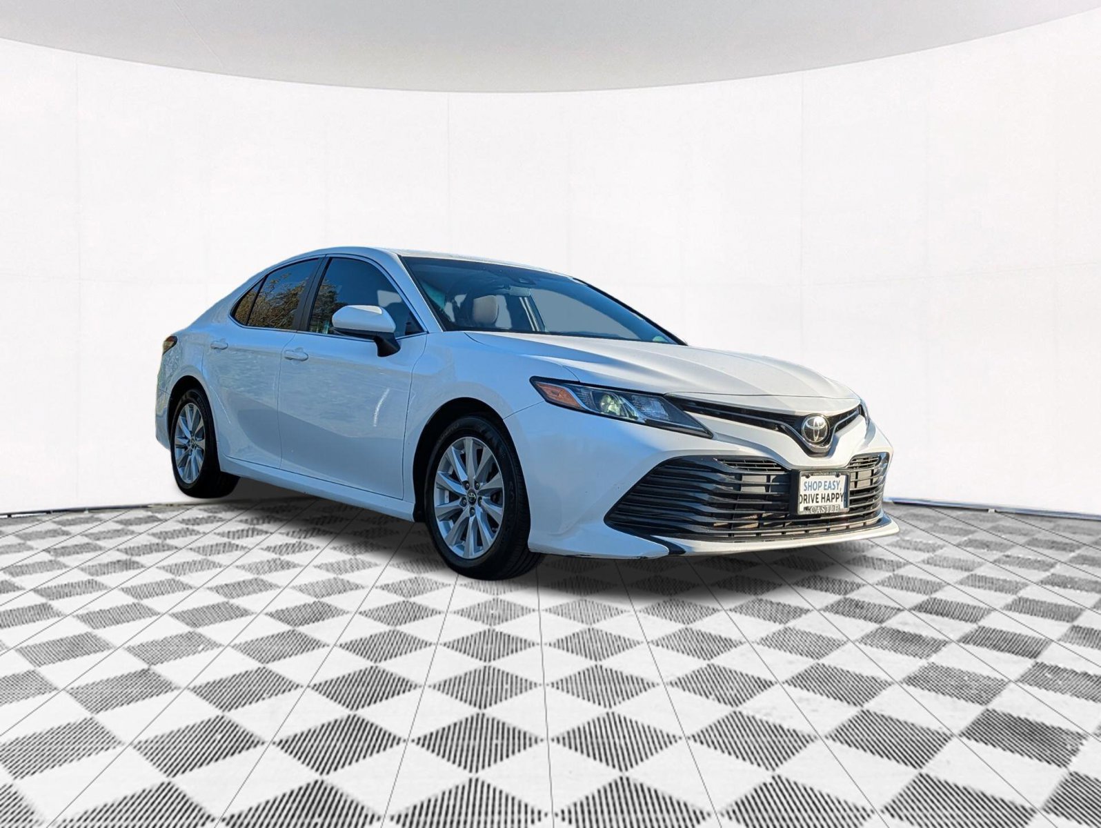Used 2018 Toyota Camry LE FWD image 14