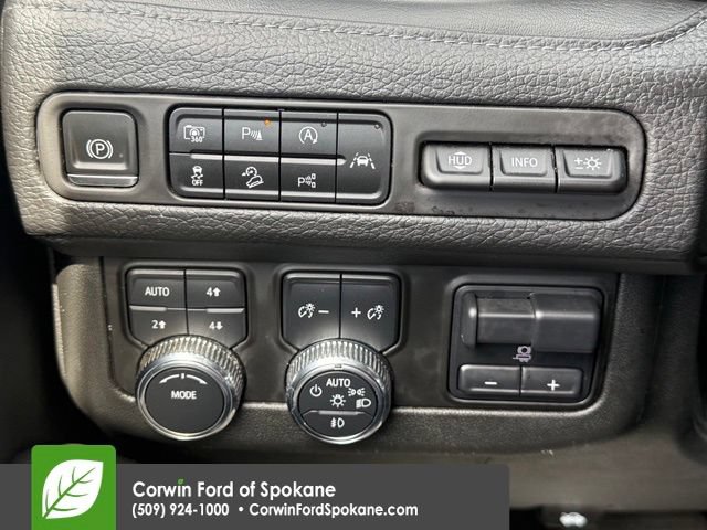 Used 2023 GMC Yukon XL Denali w/ Advanced Technology Package AWD/4WD image 29