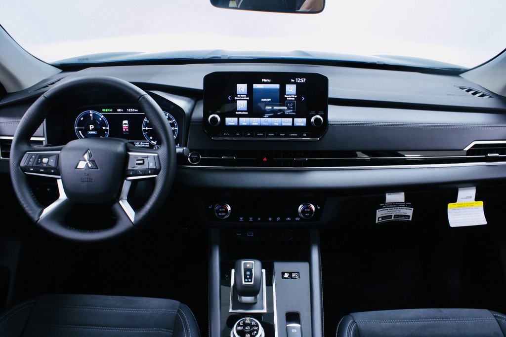 New 2025 Mitsubishi Outlander SE image 19