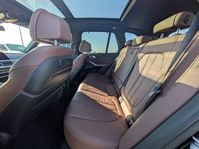 Used 2021 BMW X5 M50i w/ Executive Package image 10