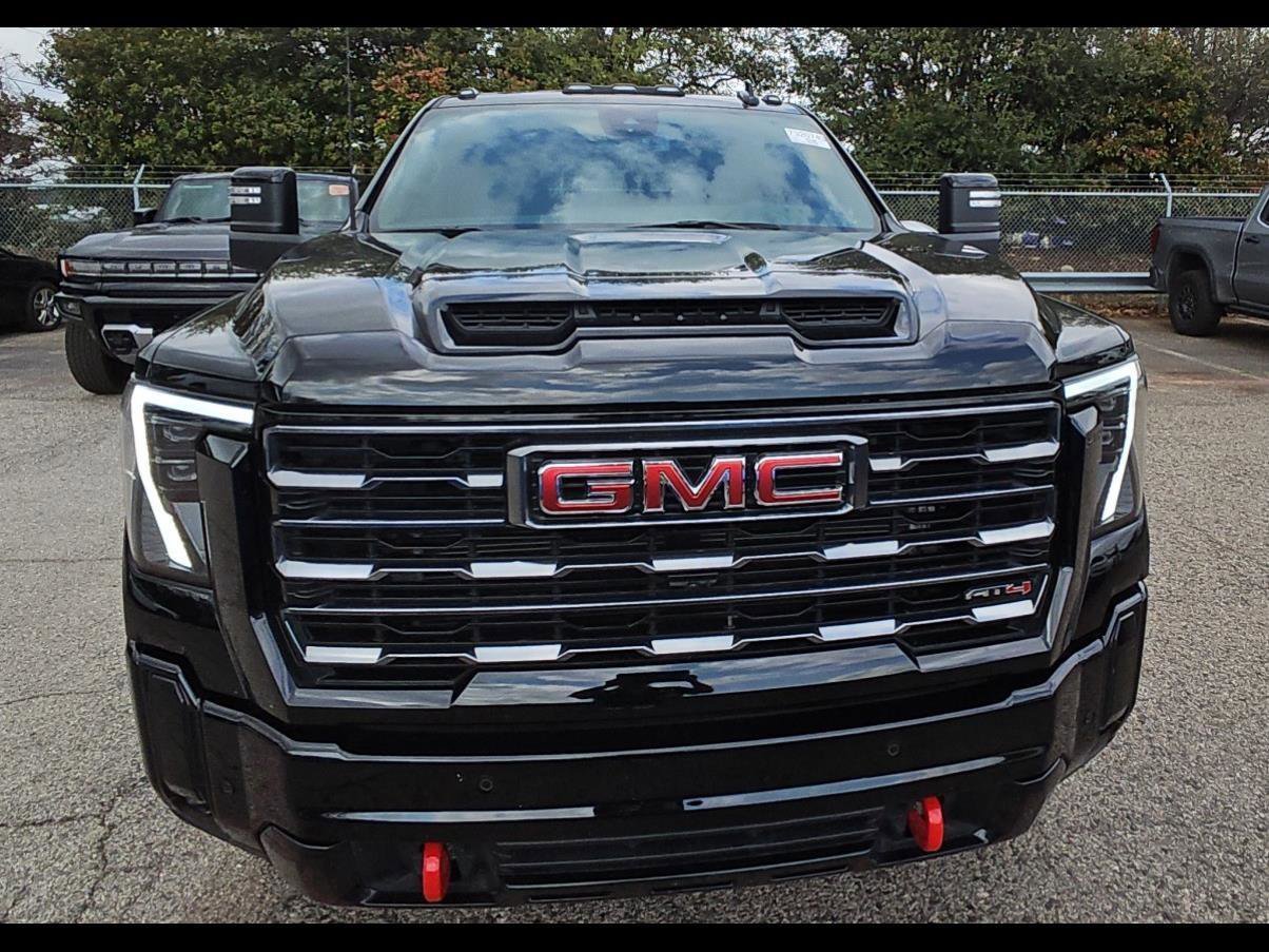 Used 2025 GMC Sierra 2500 AT4 image 2