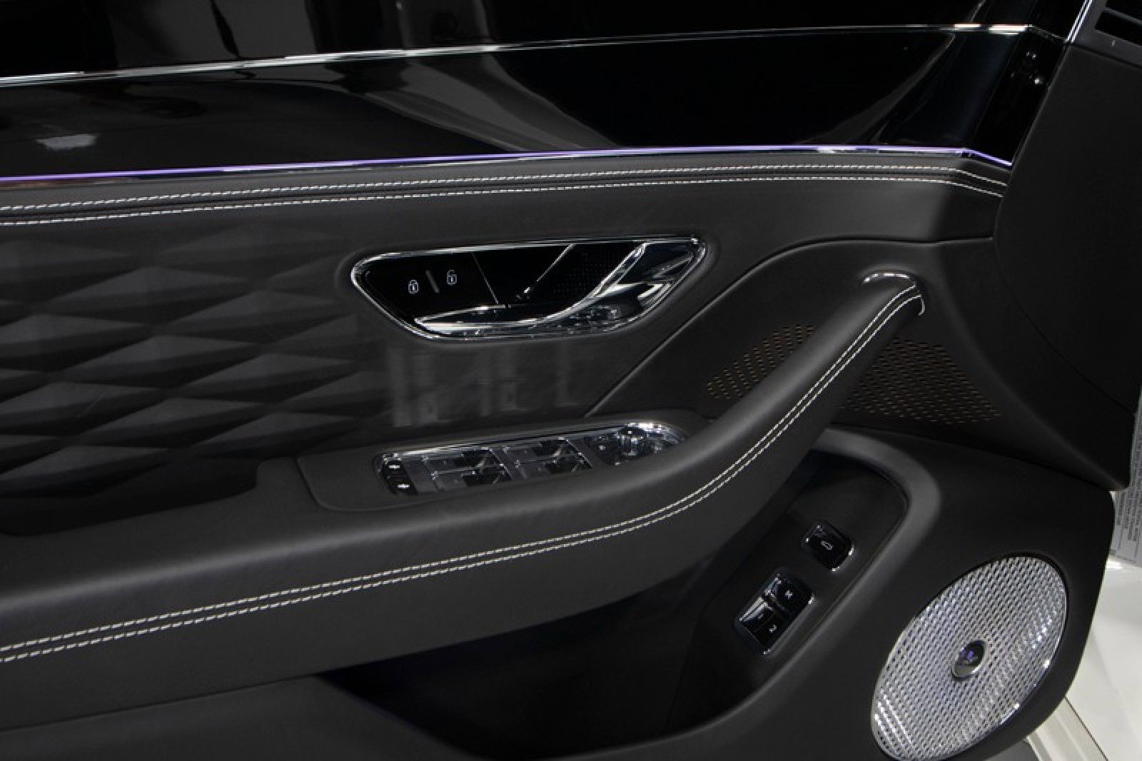 Used 2021 Bentley Flying Spur V8 image 36