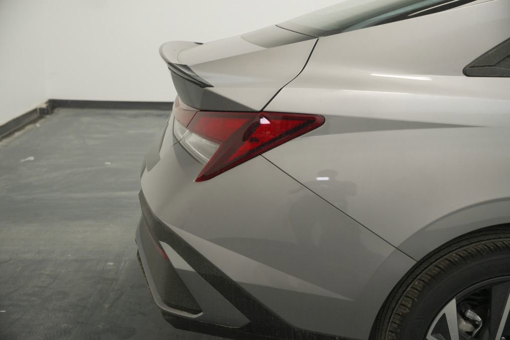Certified 2025 Hyundai Elantra Sport image 21
