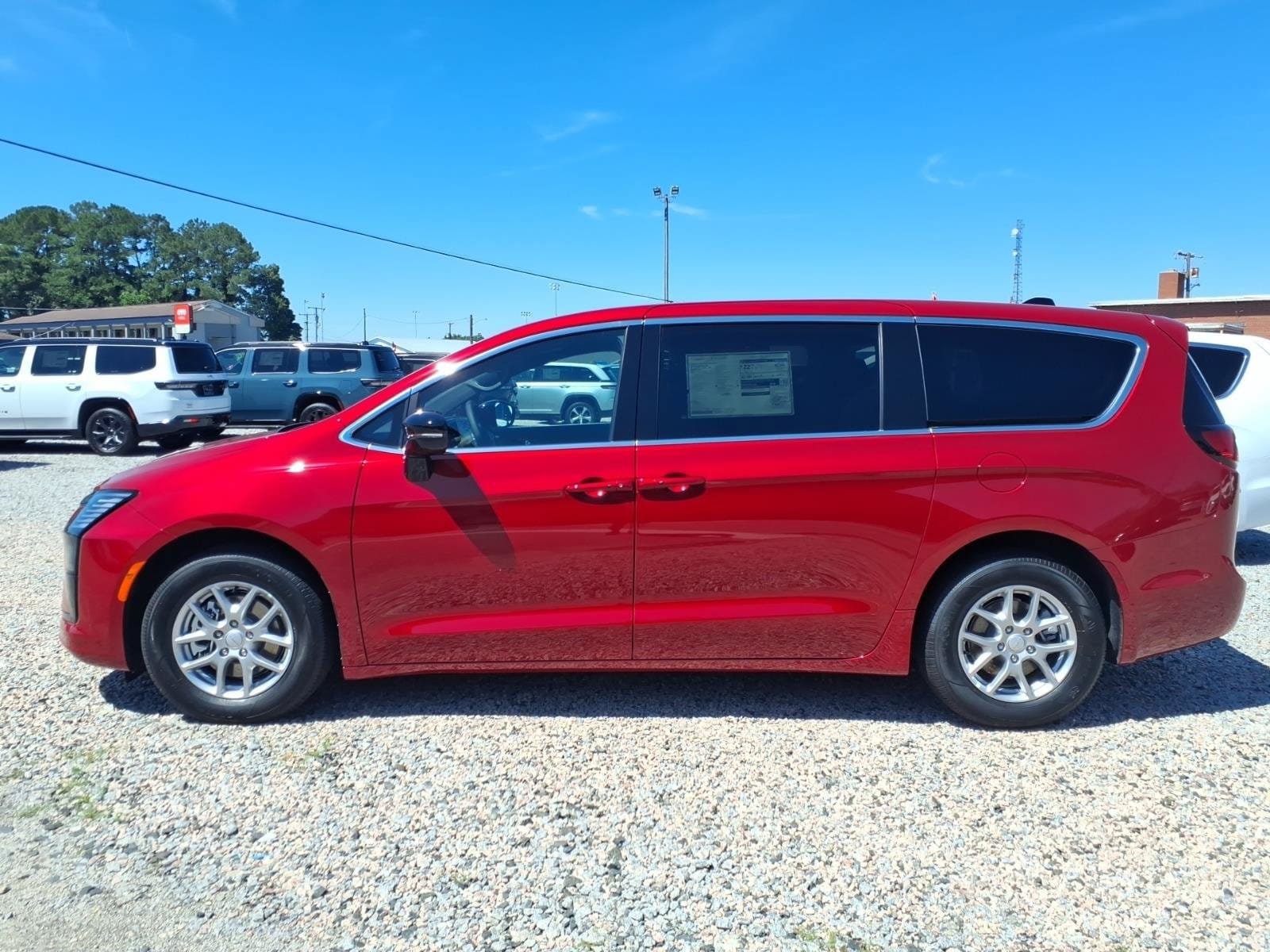 New 2027 Chrysler Pacifica Select FWD image 3