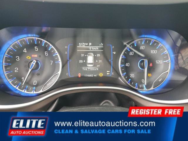 Used 2018 Chrysler Pacifica Touring-L image 18