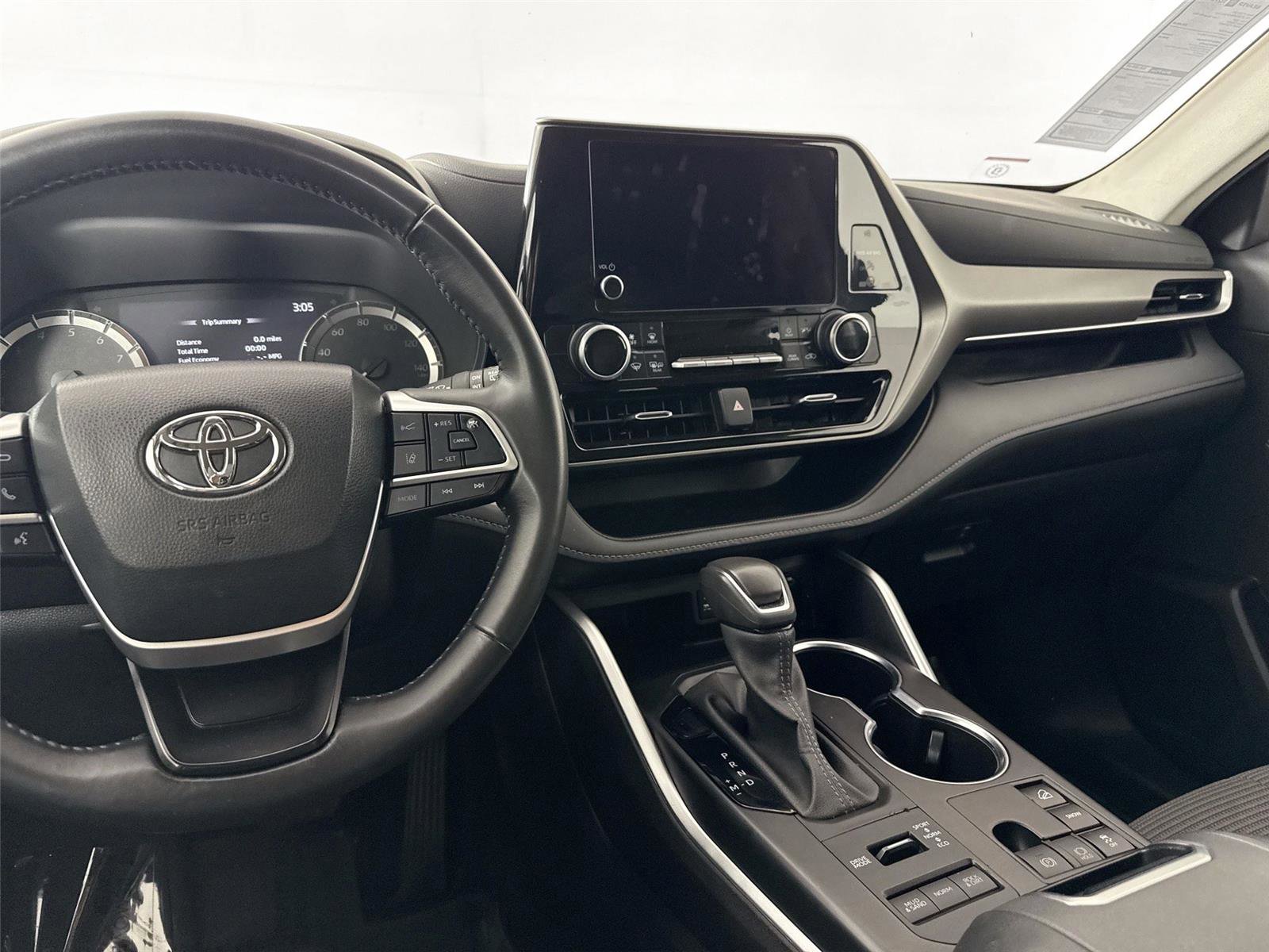 Certified 2024 Toyota Highlander LE AWD/4WD image 29