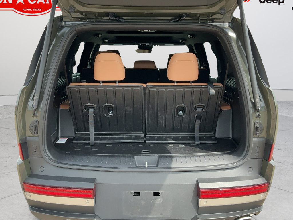 Used 2025 Hyundai Santa Fe Limited FWD image 21