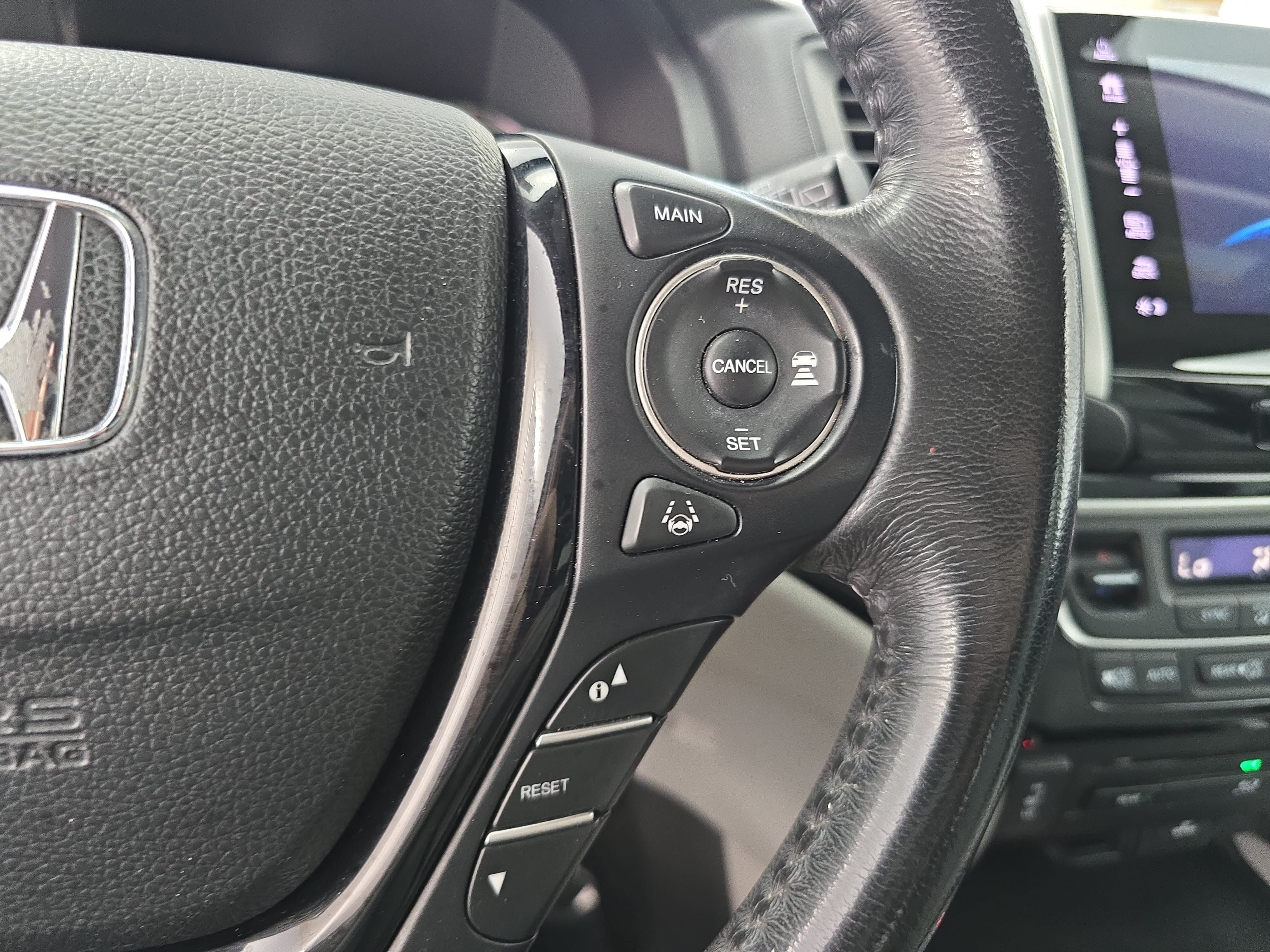 Used 2018 Honda Pilot Touring image 19