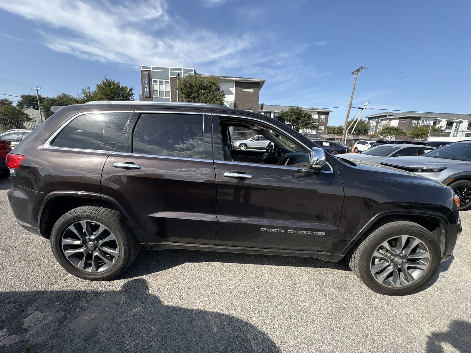 Used 2017 Jeep Grand Cherokee Overland w/ Jeep Active Safety Group AWD/4WD image 7
