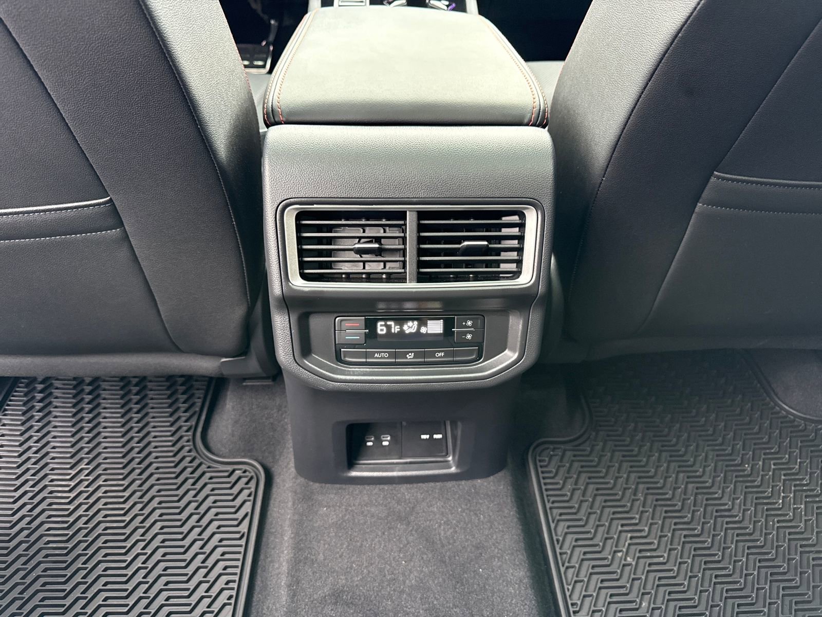 Certified 2025 Volkswagen Atlas Peak Edition SE image 31