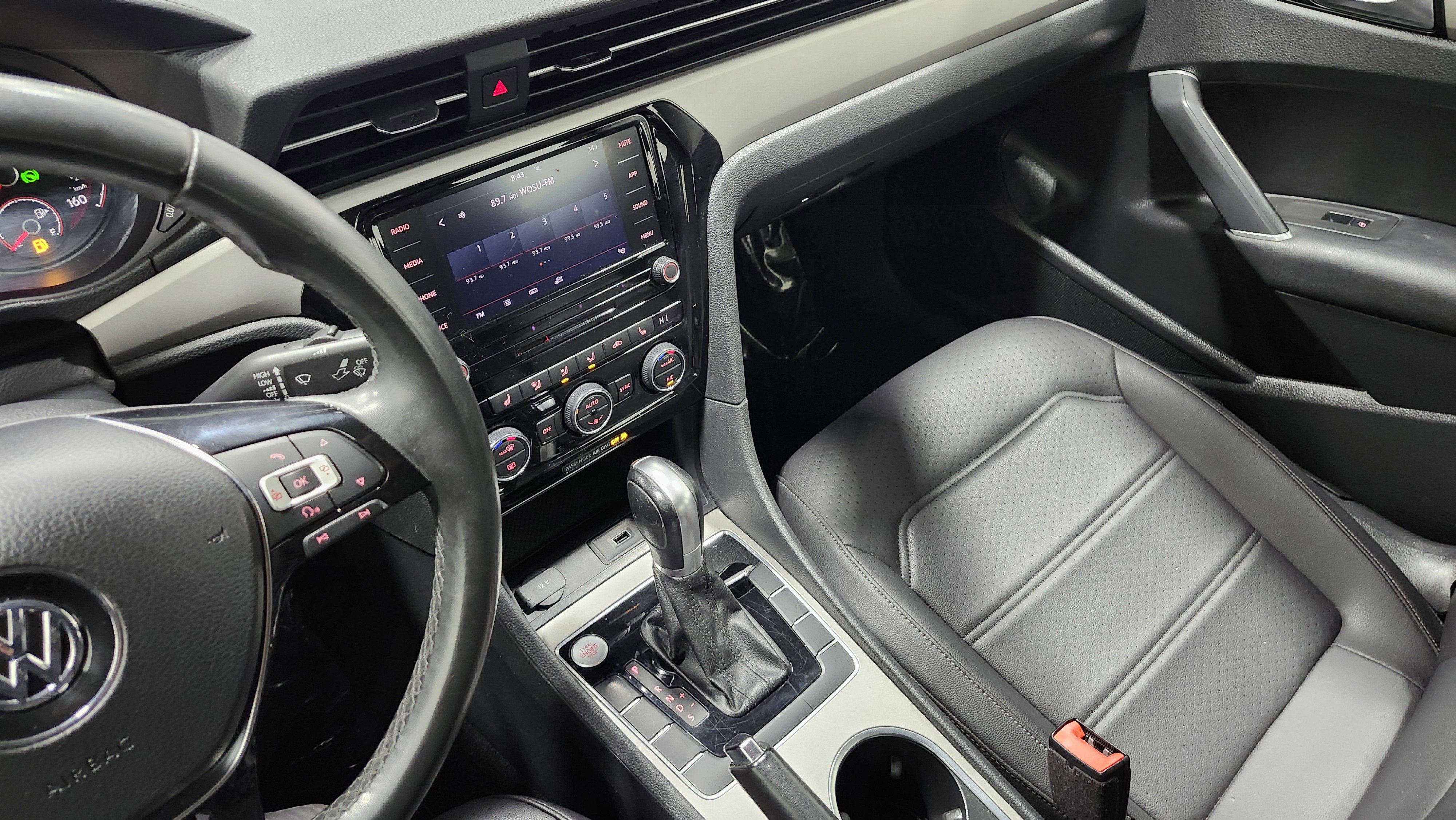 Used 2021 Volkswagen Passat 2.0T SE image 28