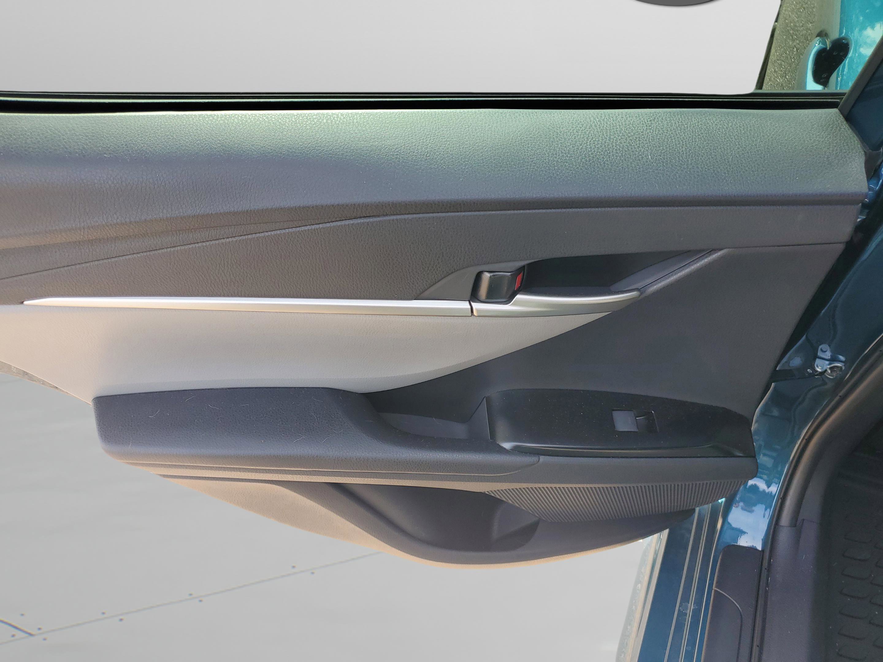 Used 2025 Toyota Camry SE image 24