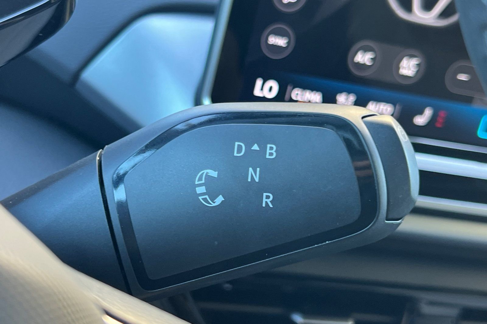 Used 2024 Volkswagen ID.4 Pro AWD/4WD image 22