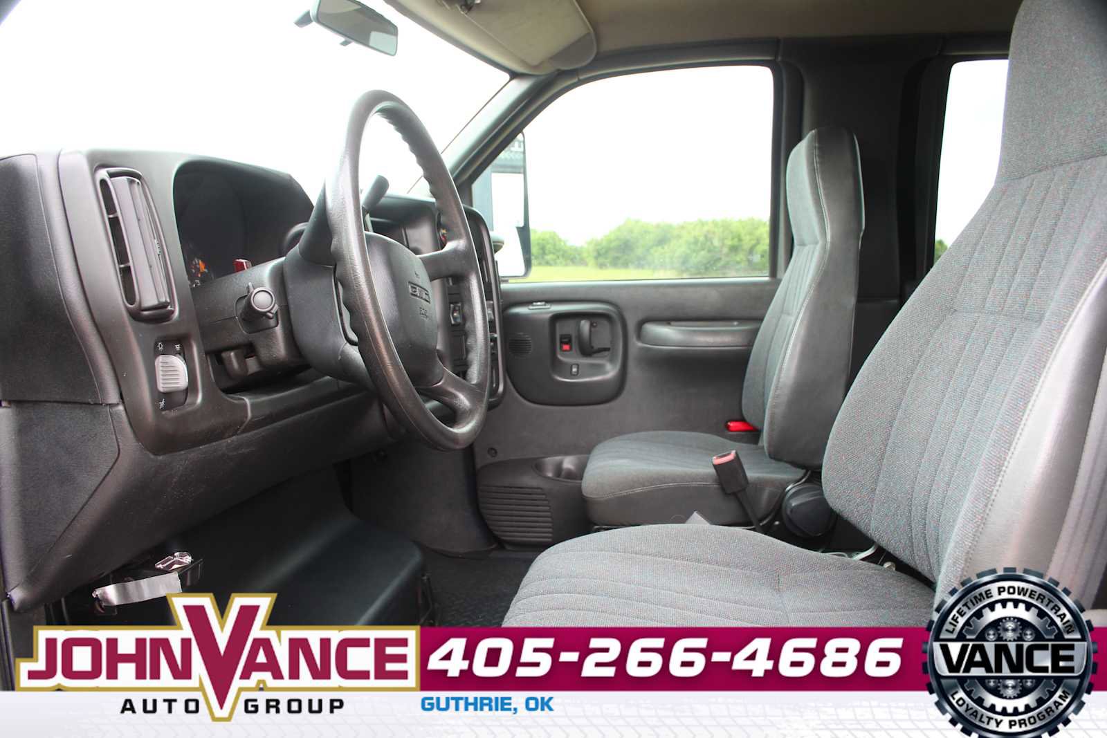 Used 2005 GMC TopKick C4500 2WD Crew Cab image 21