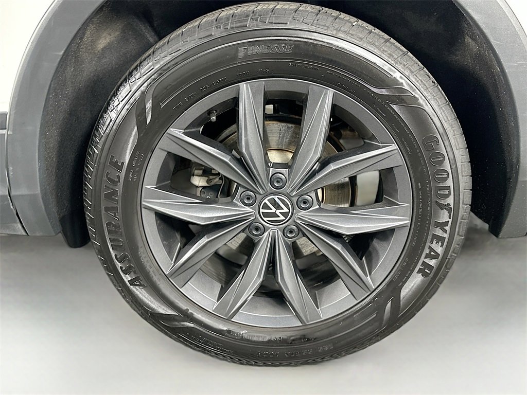 Used 2023 Volkswagen Tiguan SE image 29