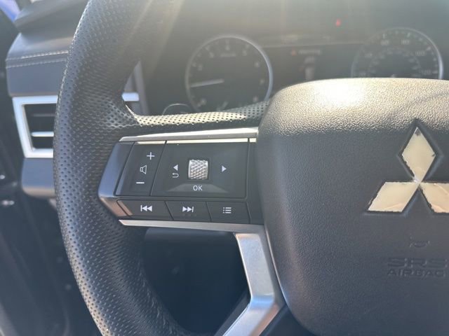 Used 2023 Mitsubishi Outlander SE image 22