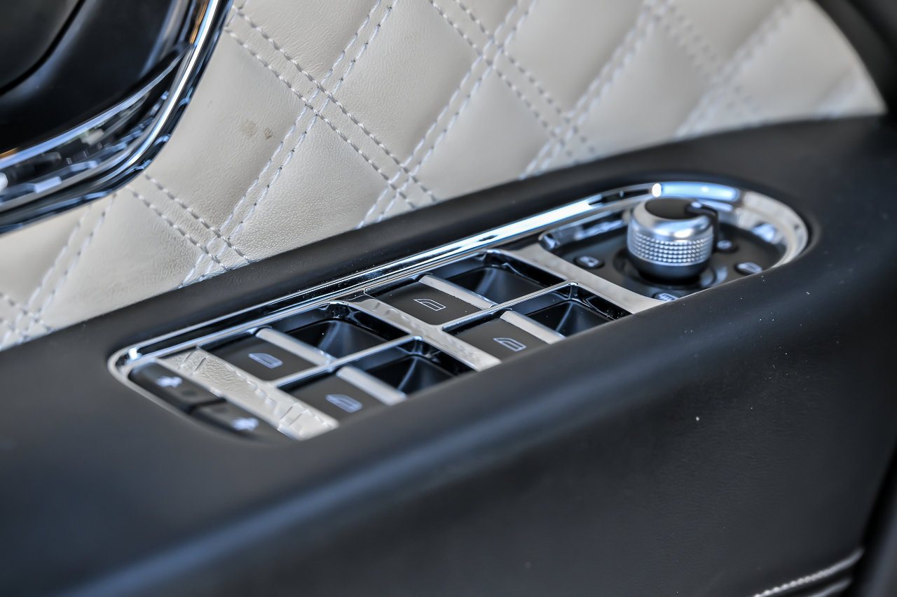 Certified 2022 Bentley Bentayga AWD/4WD image 21