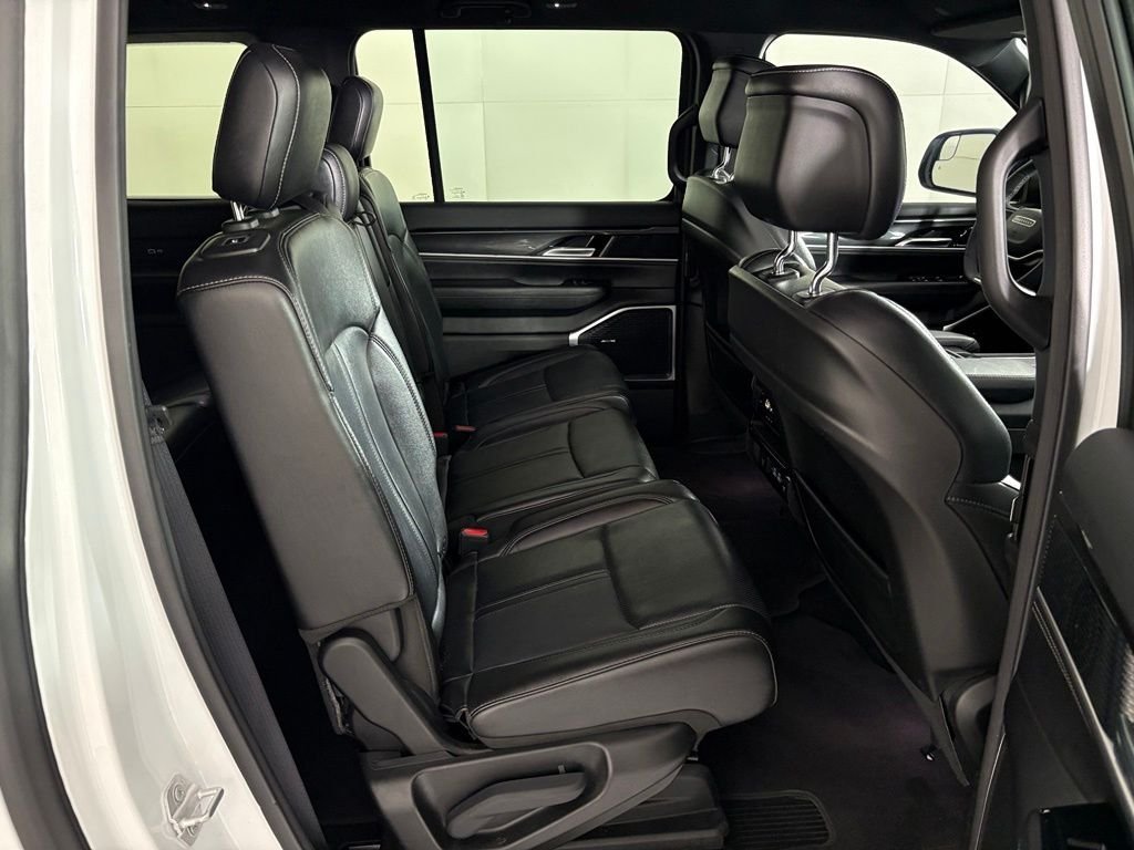 Used 2023 Jeep Wagoneer L 4WD image 40