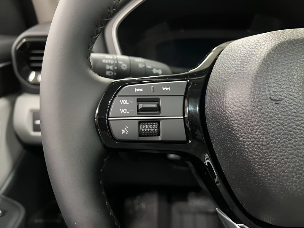 Used 2025 Honda Pilot Elite image 13