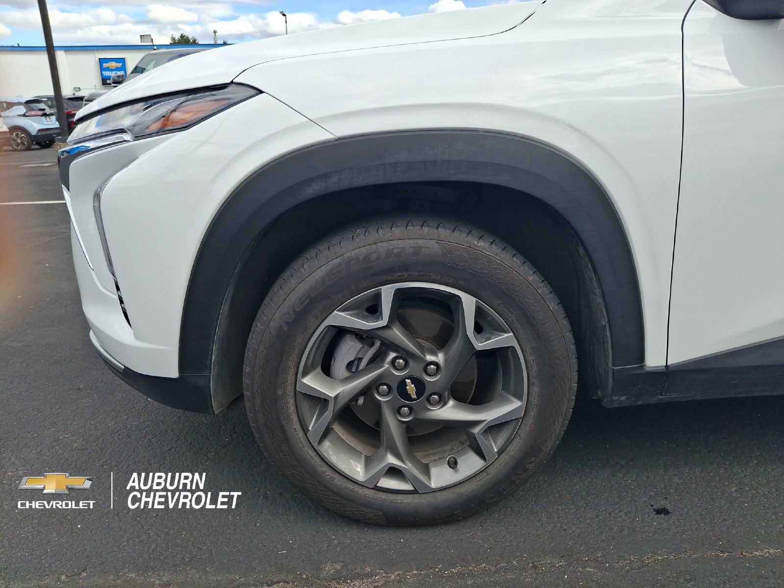 Used 2025 Chevrolet Trax LT FWD image 25