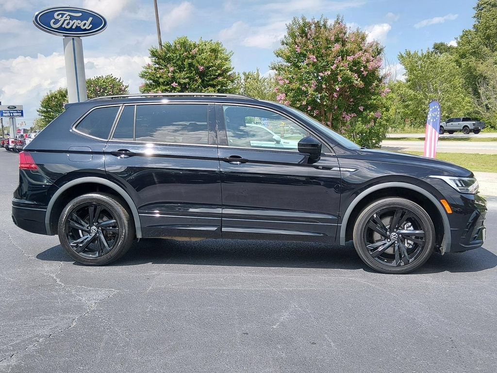 Used 2023 Volkswagen Tiguan SE R-Line FWD image 3